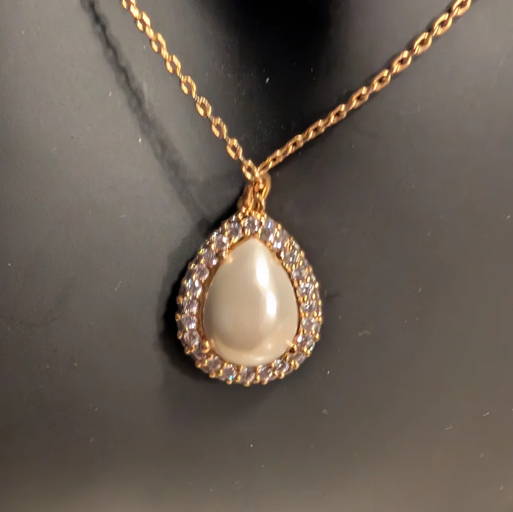 Kate Spade New Yor Pavé Halo Gold Plated Metal Mini Pearl Pendant Necklace